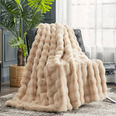 Cozy Bliss bubble-throw face-side: plush warmth for chilly evenings on the sofa.