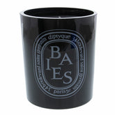Diptyque Black Baies Candle with wax blend promoting even burning for fragrance diffusion.