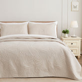 Exclusivo Mezcla California King quilt with leaf-pattern for elegant bedroom decor