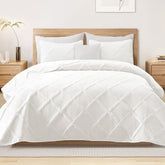 Exclusivo Mezcla king quilt set with white striped bedspread for all-season comfort.