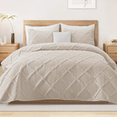 Exclusivo Mezcla oversized king quilt Brich Beige; soft microfiber for all-season comfort