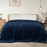 Exclusivo Mezcla queen-size navy blanket, ultra-soft flannel fleece for year-round comfort
