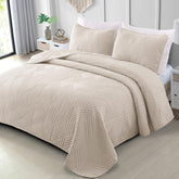 Exclusivo Mezcla Ultrasonic Full-Queen quilt in beige tones for breathable all-season comfort.