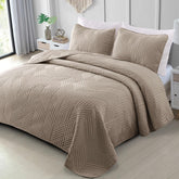 Exclusivo Mezcla Ultrasonic quilt full queen taupe in soft microfiber for all-season comfort.