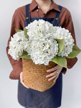 JINWOE white faux hydrangea head with 6-7in diameter, ideal for elegant centerpieces.