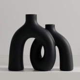 Jonronboci matte black hug donut vase front view for modern centerpieces