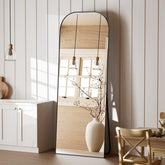 Koonmi full-length mirror with stand provides a full-body view for easy dressing.