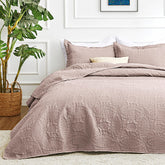 Love's cabin king-size quilt on burlwood bed for year-round comfort