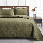 Love's cabin king-size quilt in green coin pattern for year-round comfort