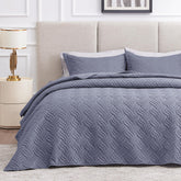 Love's cabin King Size Quilt with wave pattern, lightweight and comfortable for all seasons.