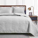 Love's cabin coin-pattern quilt king size for year-round comfort
