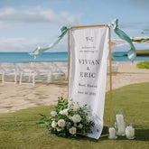 Luuuuucky wedding sign holder in gold finish displays a striking welcome sign.