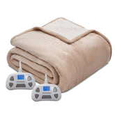 PiPiMAMA electric blanket on a bed with soft flannel-sherpa warmth.