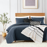 ROARINGWILD navy blue twin quilt coverlet offers soft lightweight warmth for all seasons
