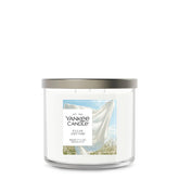Yankee Candle Clean Cotton jar offers a fresh, clean-room ambiance.