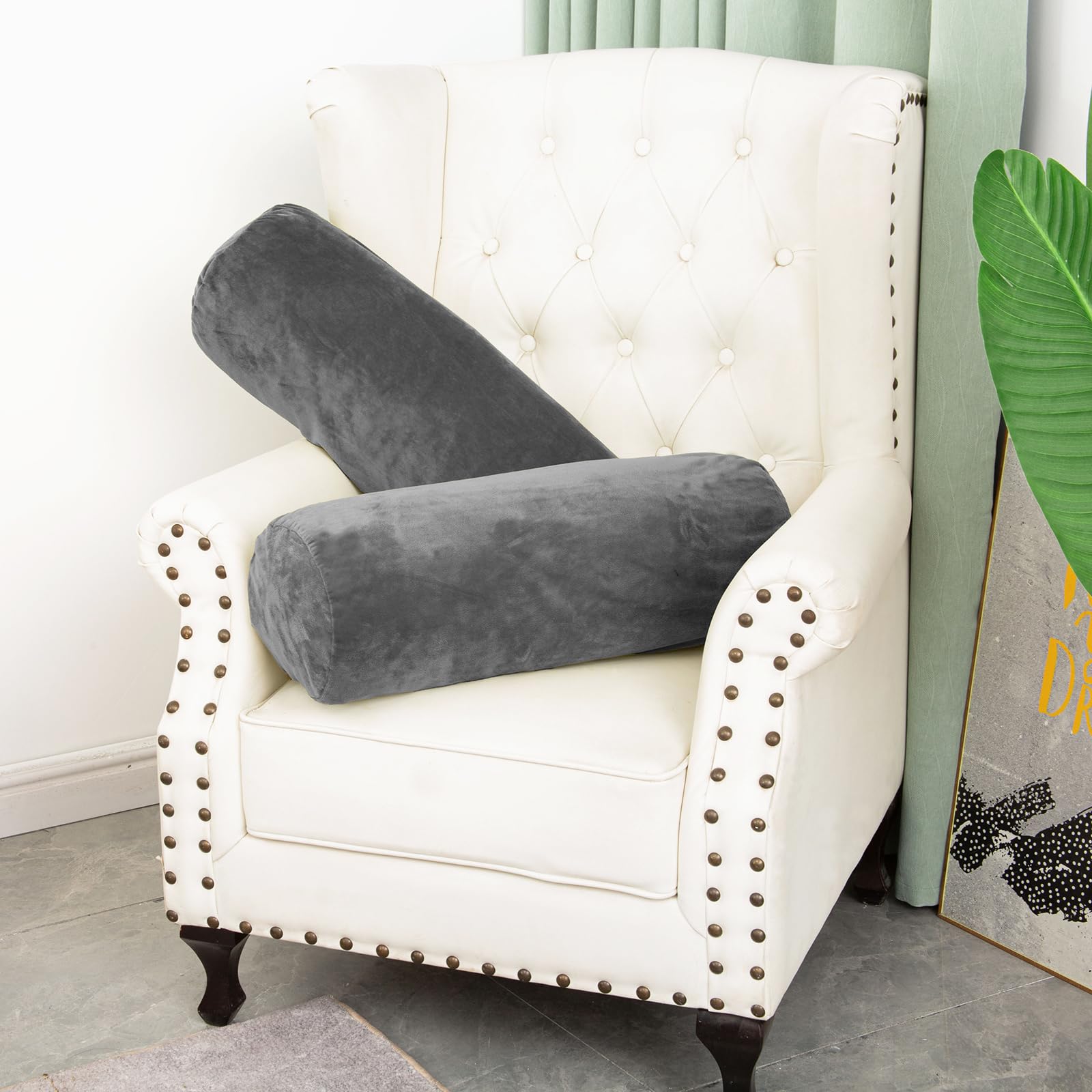 1 MIDDLE ONE back-support pillow suitable for reading and lounging.