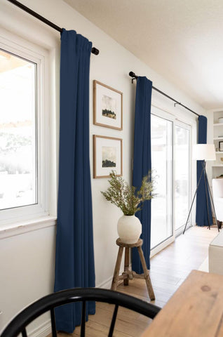 100% Blackout Shield thermal insulation helps maintain room temperature