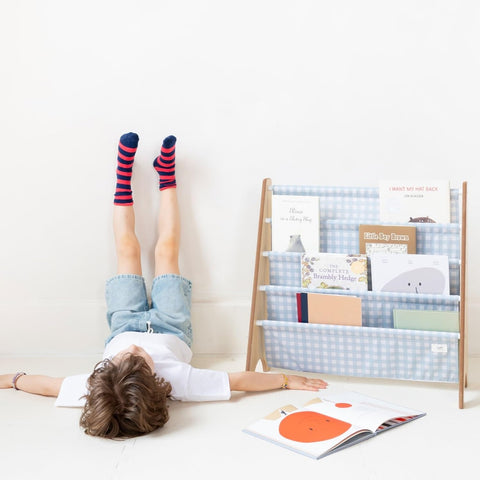 3 Sprouts Bookshelf face-forward book display encourages easy selection and familiarizes titles