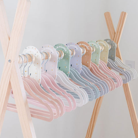 3 Sprouts Velvet Baby Hangers durable plastic core ensures daily use longevity.