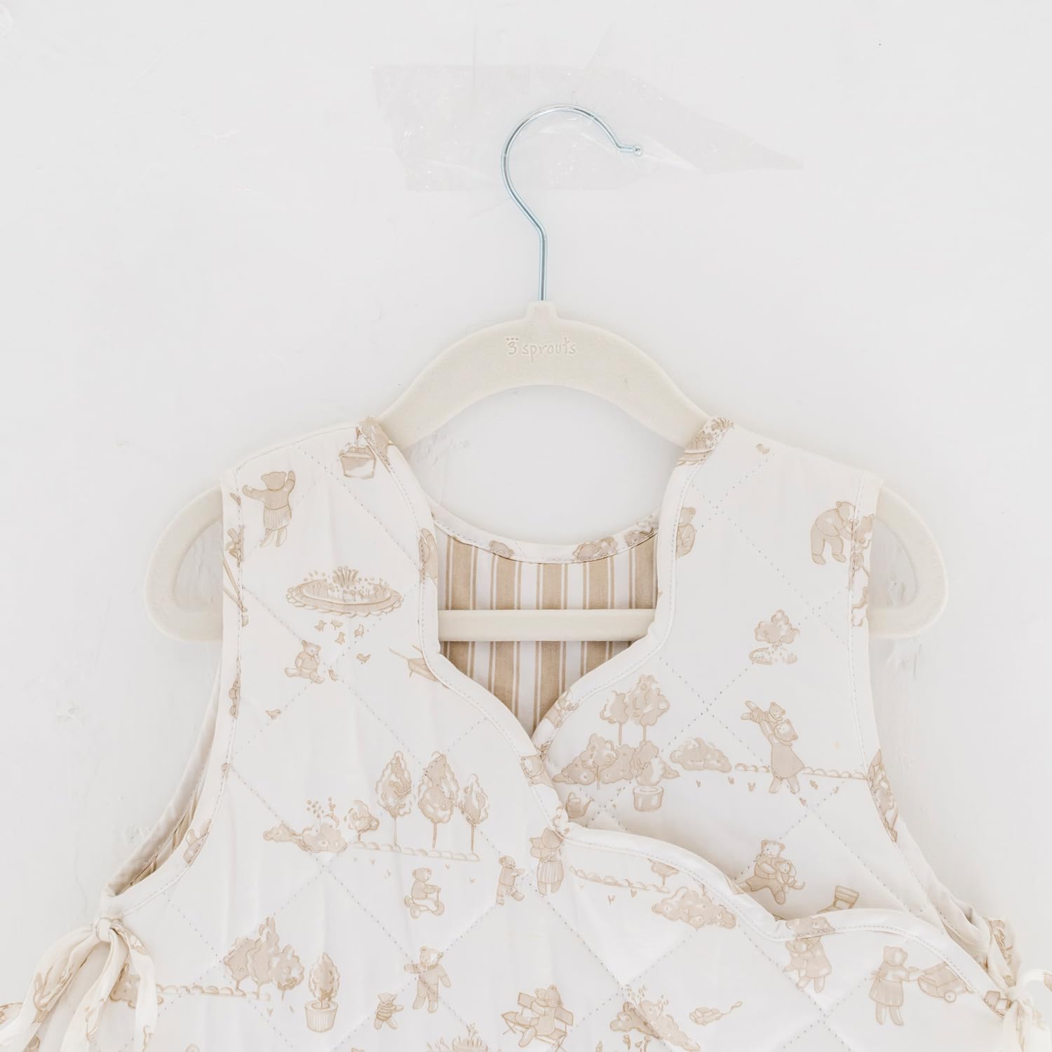 3 Sprouts Velvet Baby Hangers premium durable core for daily use.