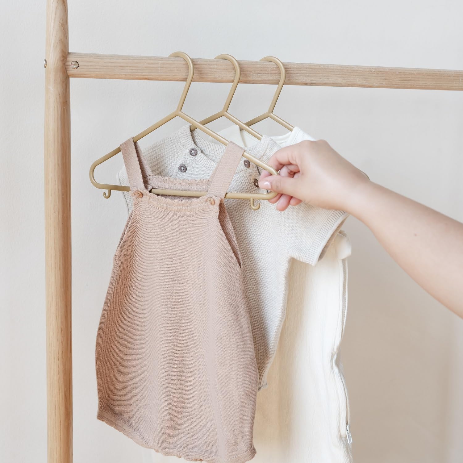 3 Sprouts durable eco-friendly hanger made from 50% wheat straw.