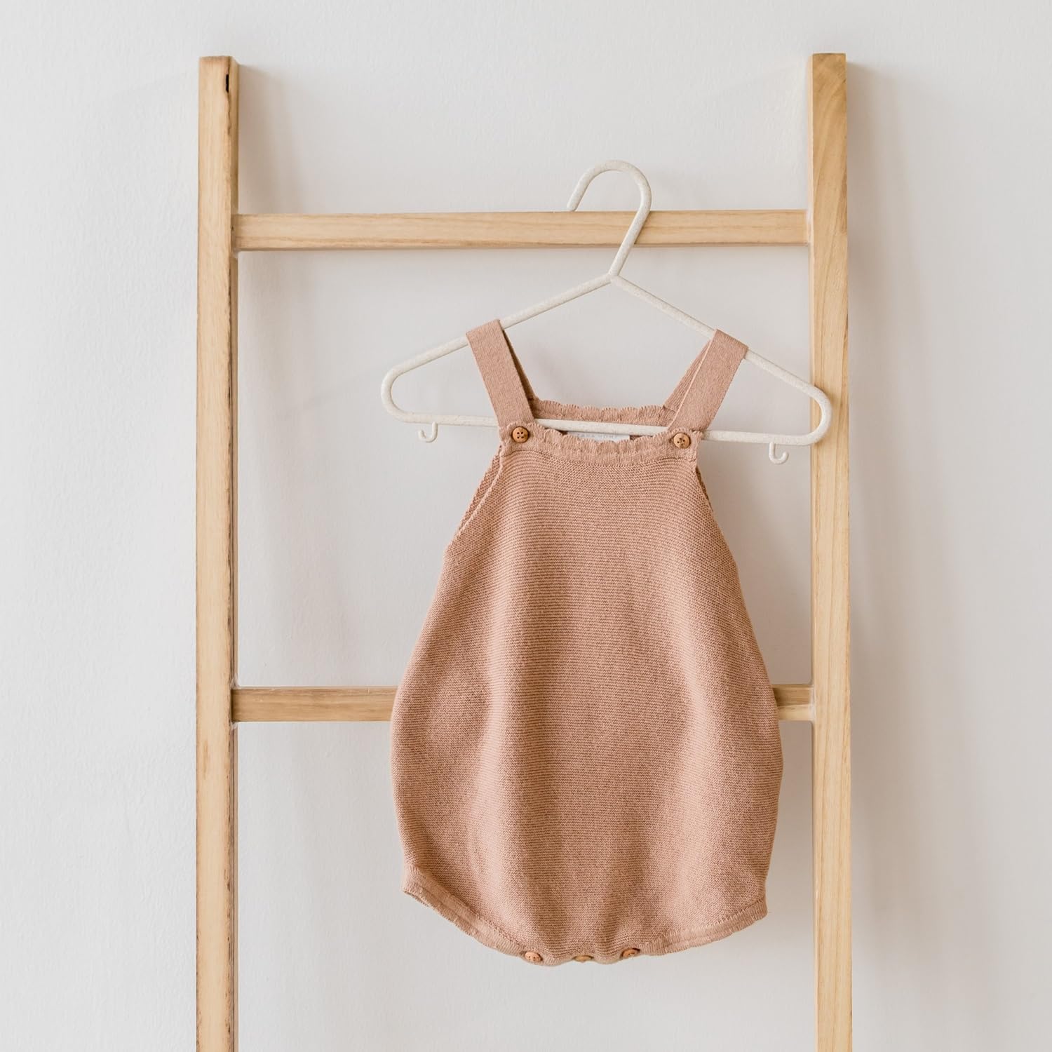 3 Sprouts wheat straw hangers packaging signals gift-ready set for new parents.