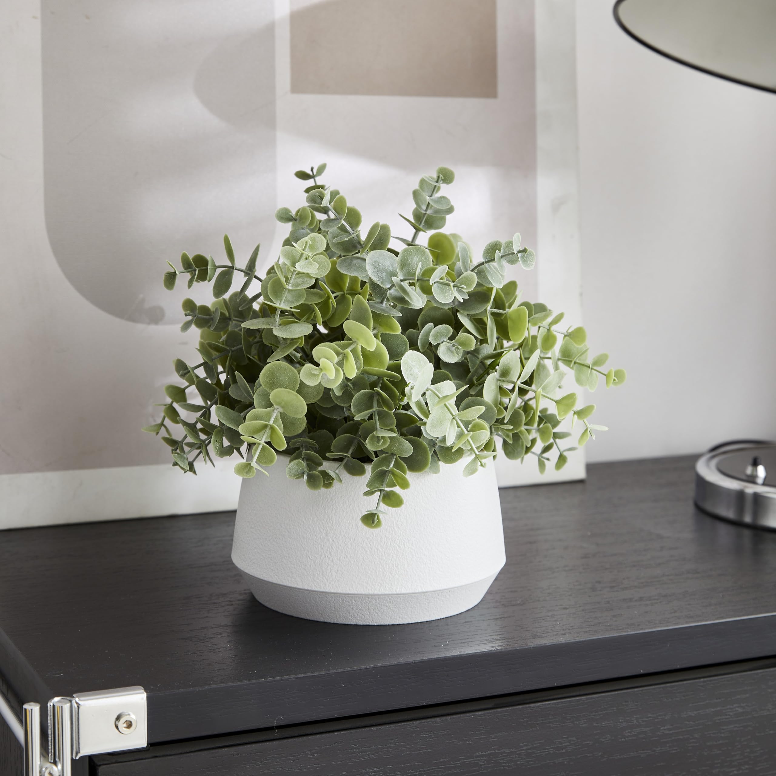 365 Blooming Decor real pebbles detail adds stability and authenticity.