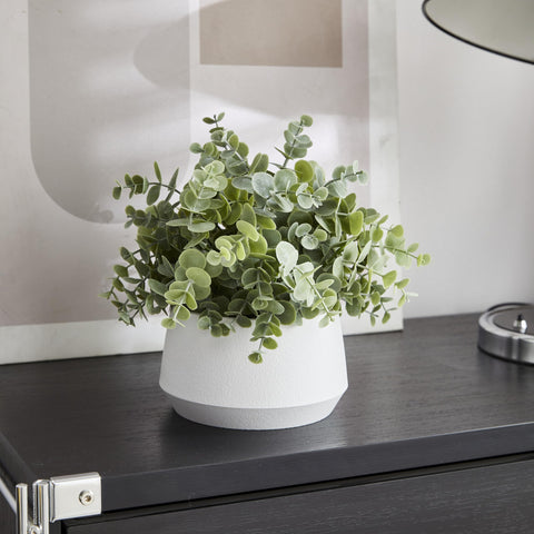 365 Blooming Decor real pebbles detail adds stability and authenticity.