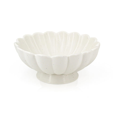 Accessoryway 8inch white scalloped bowl dishwasher-safe and easy to clean