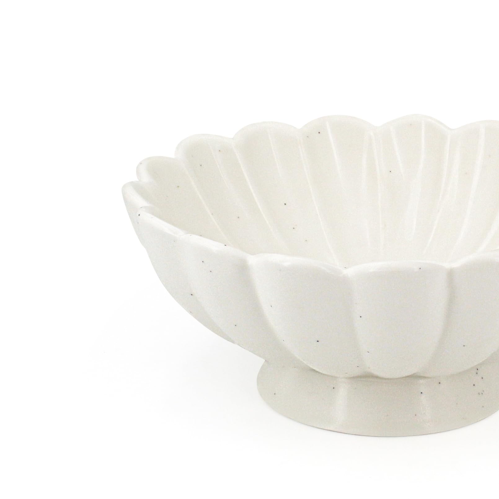 Accessoryway 8inch white scalloped bowl with a wavy edge as a chic centerpiece