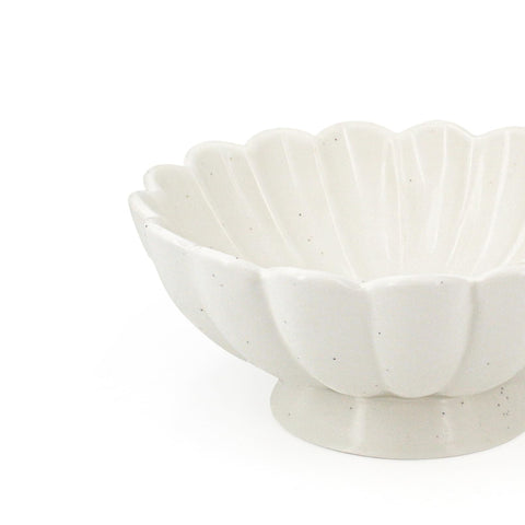 Accessoryway 8inch white scalloped bowl with a wavy edge as a chic centerpiece