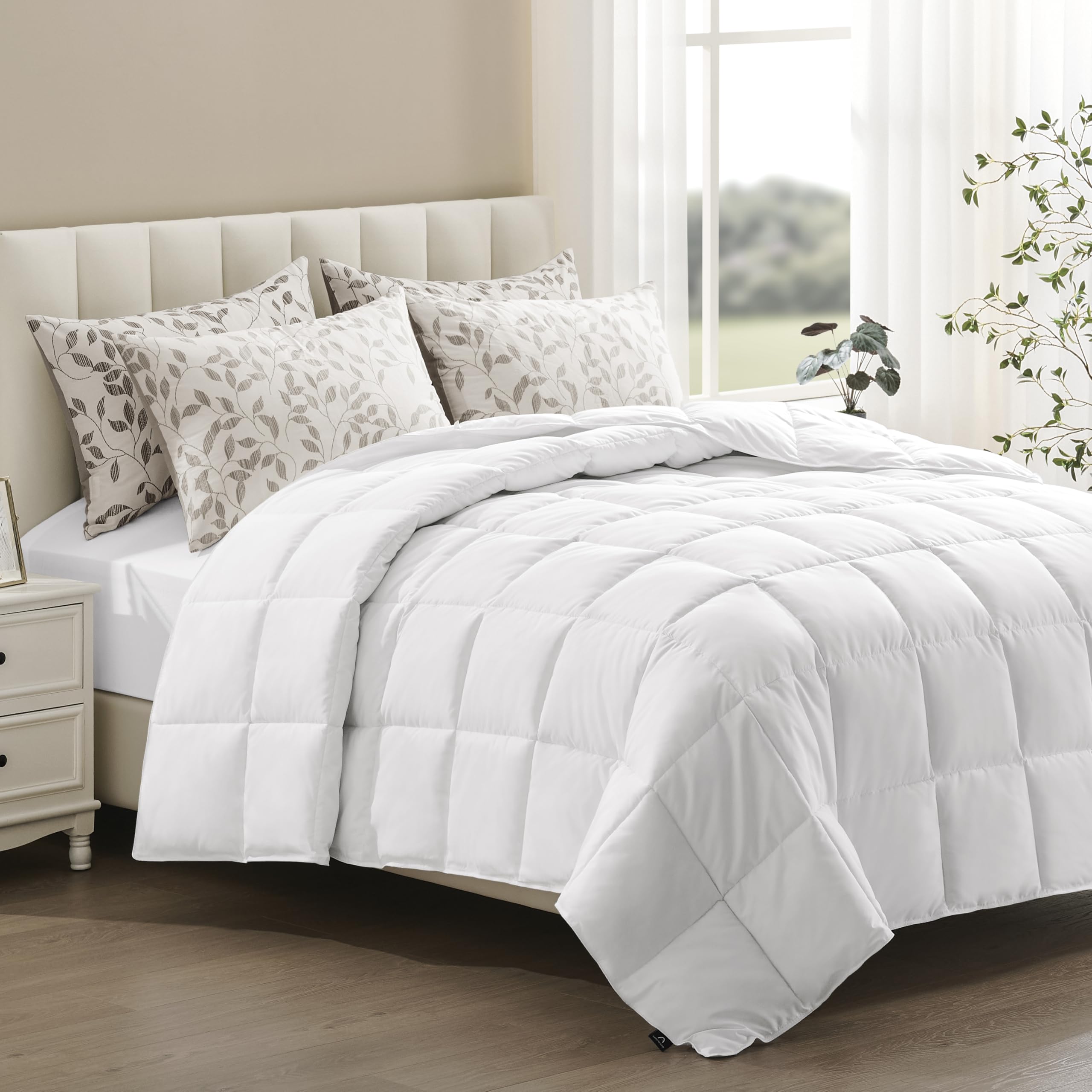 ACCURATEX lightweight duvet insert in queen size for breathable summer comfort.
