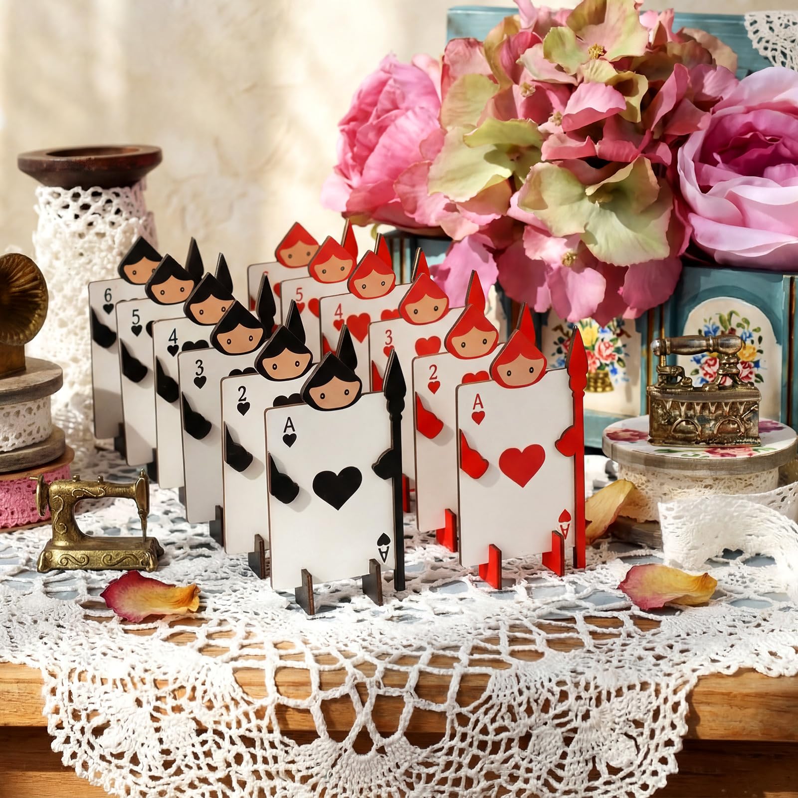 AceOrbit Wonderland Queen Card centerpieces decorate tables for photo-worthy moments.