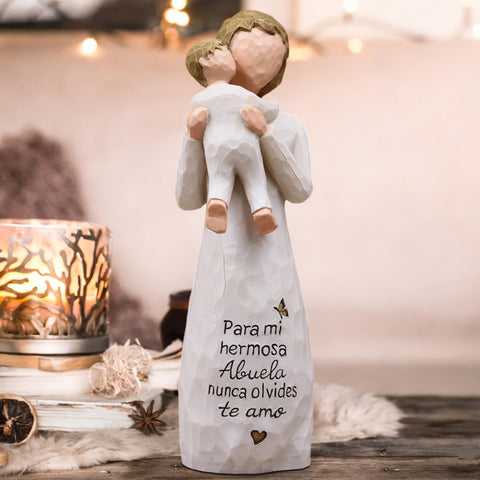 AcowSpt hand-painted figure showcases grandma's loving embrace