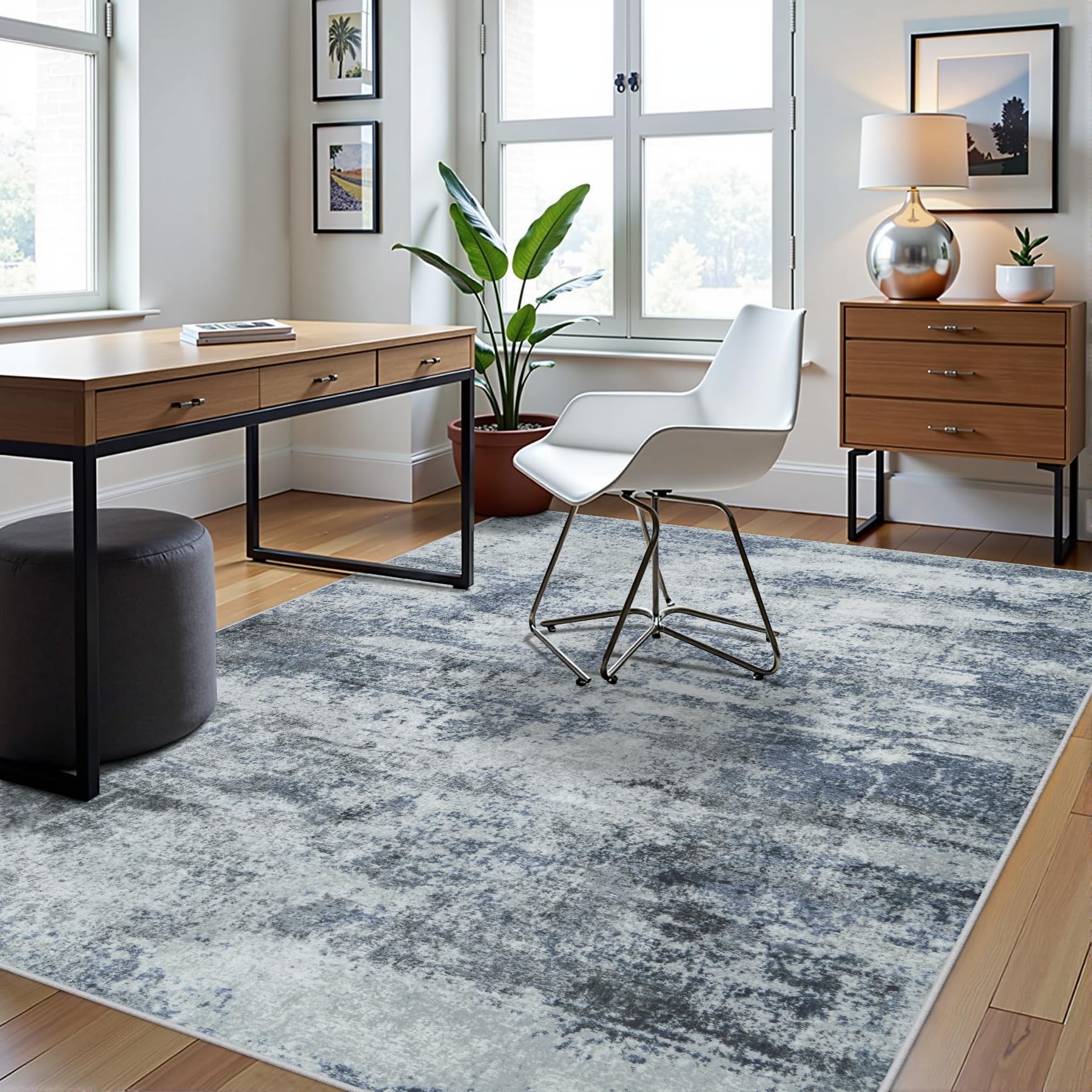 Aelenmu machine-washable 5x7 rug for easy cleaning.