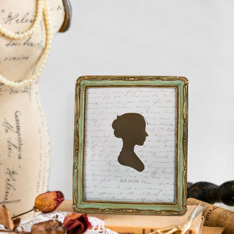 AELS vintage frame complements home decor and gifting.