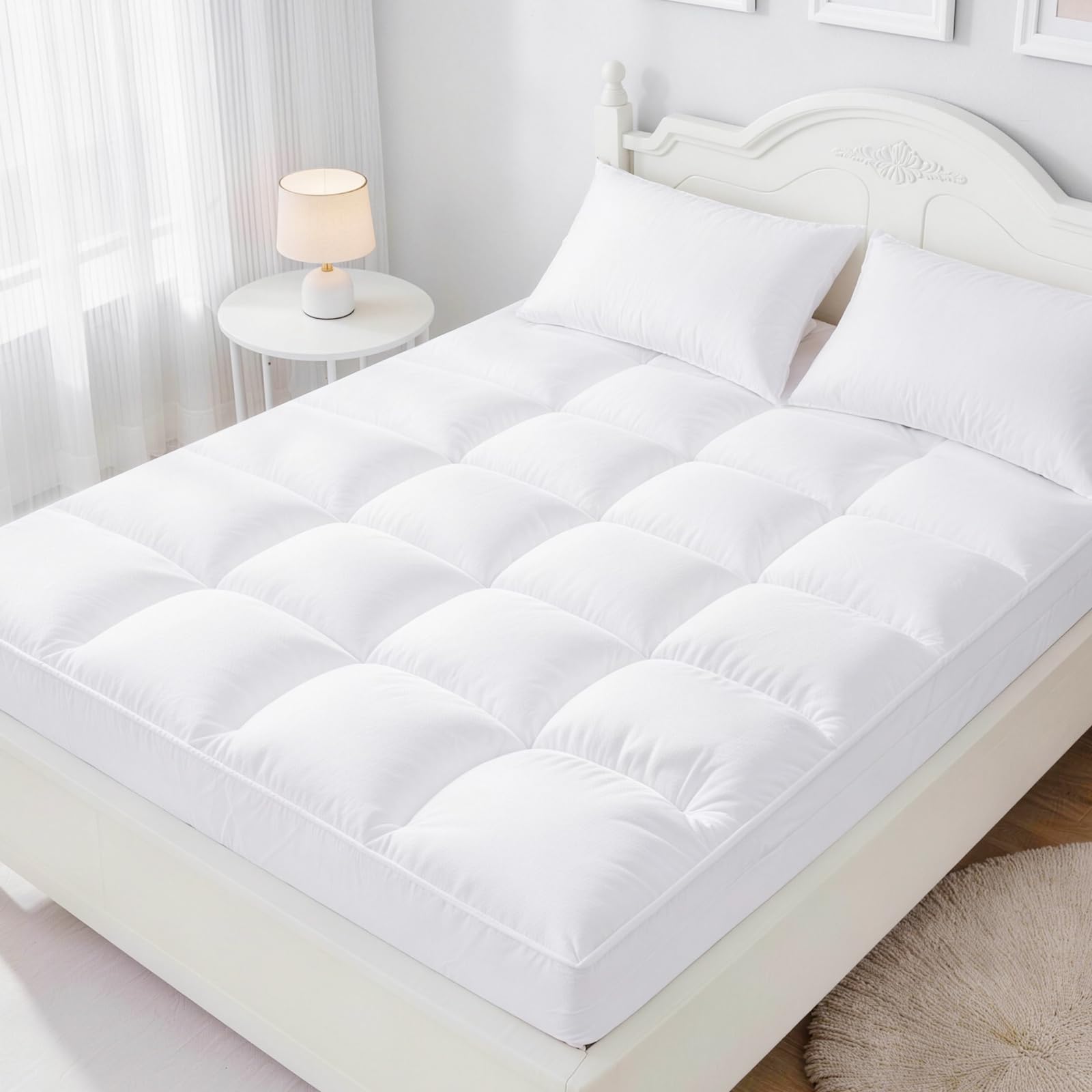 Aemicion Queen Topper cloud-soft texture for luxurious nightly comfort.