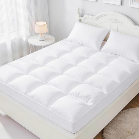 Aemicion Queen Topper cloud-soft texture for luxurious nightly comfort.