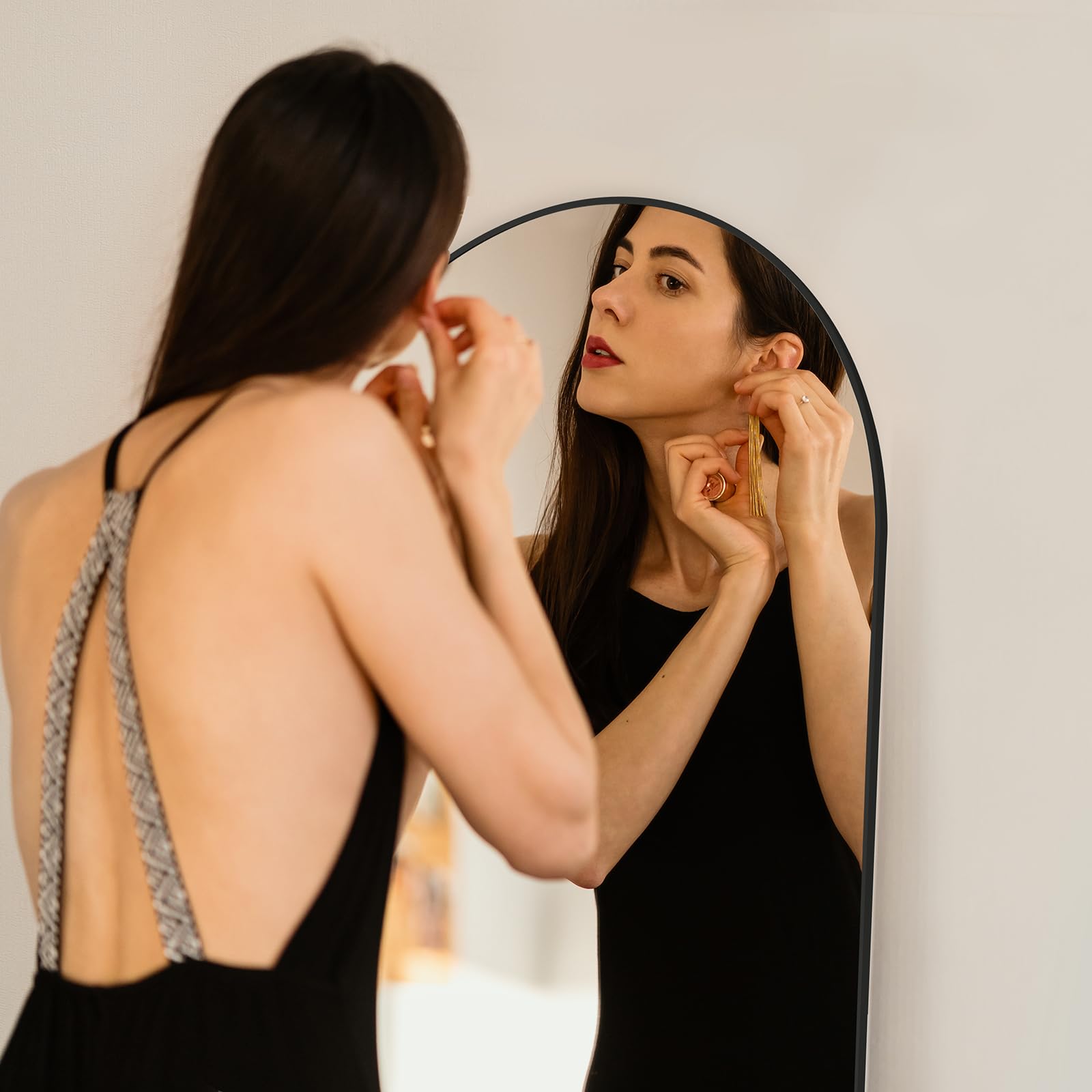 Aidoly Arched Mirror three setup options: stand, wall, lean.
