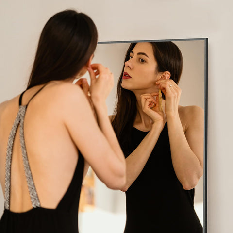 Aidoly explosion-proof glass layer adds safety to the mirror surface.