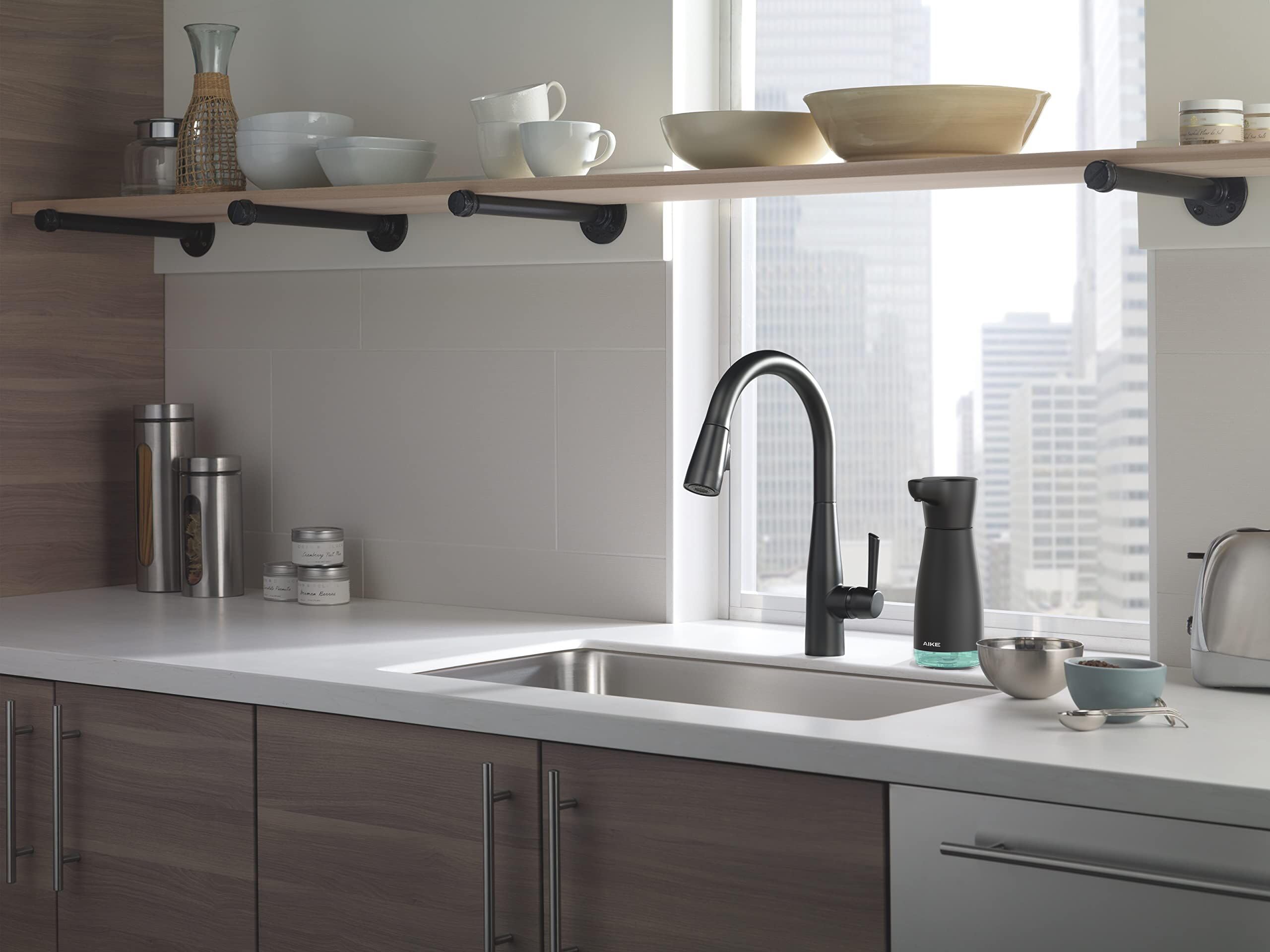 AIKE AK1337 5-level dispensing for precise soap portions in hands or dishes.