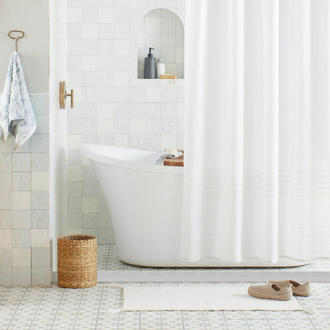 AiVeUao easy-to-clean barrier keeps bathroom surfaces neat.