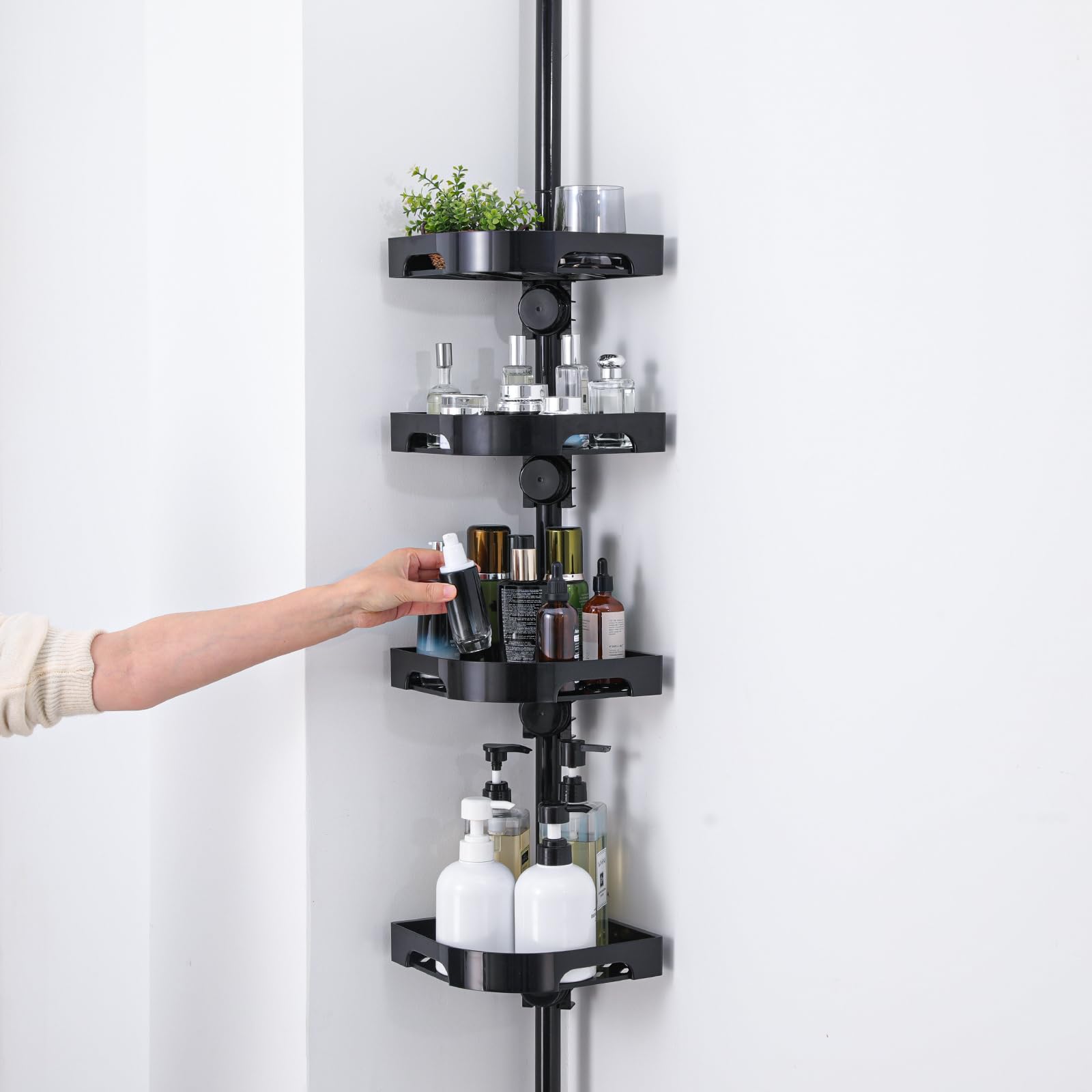 Akinbas adjustable-height pole adapts to tall and compact spaces.