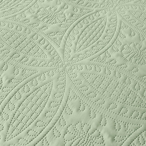 Akkialla quilt durability supports long-term use with pets.