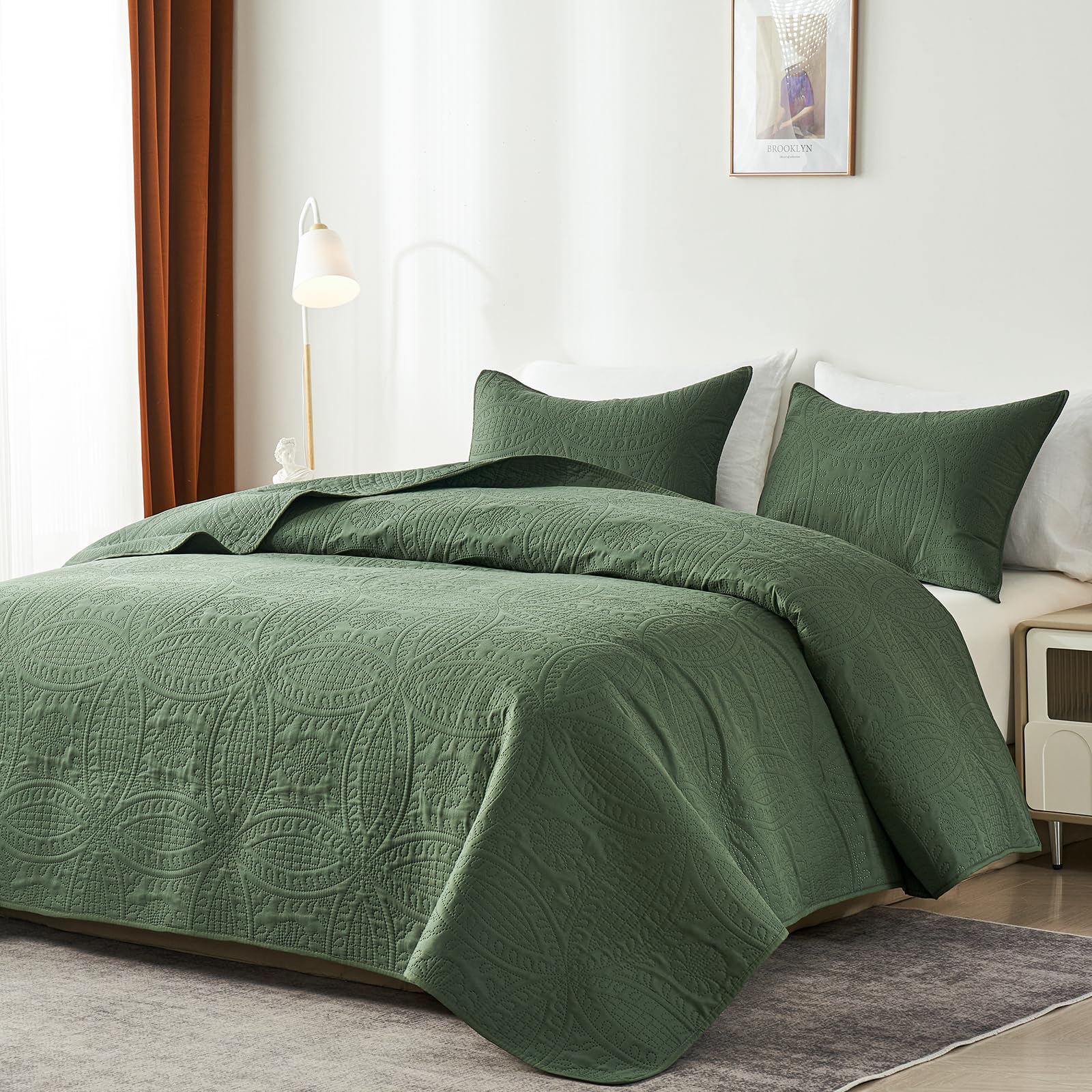 Soft brushed polyester bedding offers durable daily comfort for families