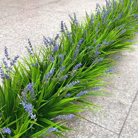 Alyptus hanging-basket artificial monkey grass with flowers for flexible displays.