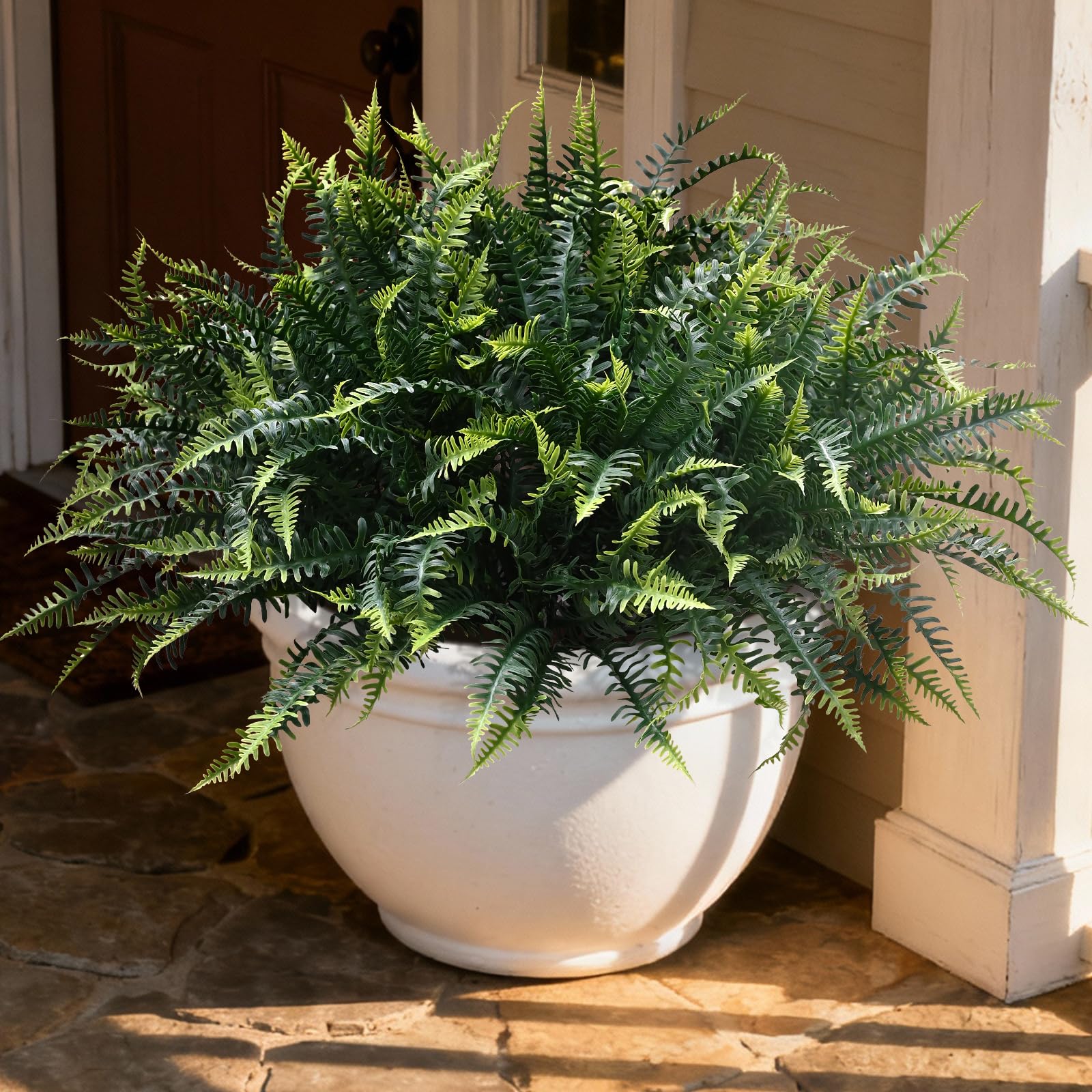 alyptus indoor-outdoor fern bundle offers flexible decorating options.