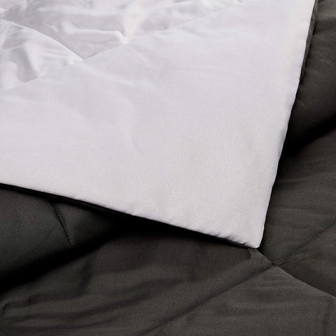 Amazon Basics comforter blanket Full/Queen size on a cozy bed