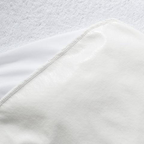 Amazon Basics fitted sheet style protector for king beds fits up to 18 inches deep.
