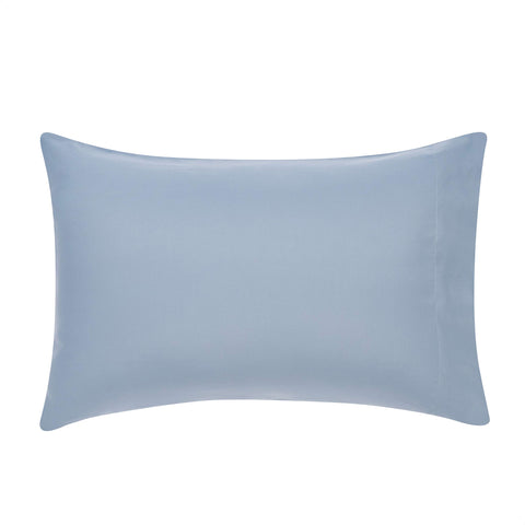 Amazon Basics fitted sheet in microfiber provides snug fit and easy care
